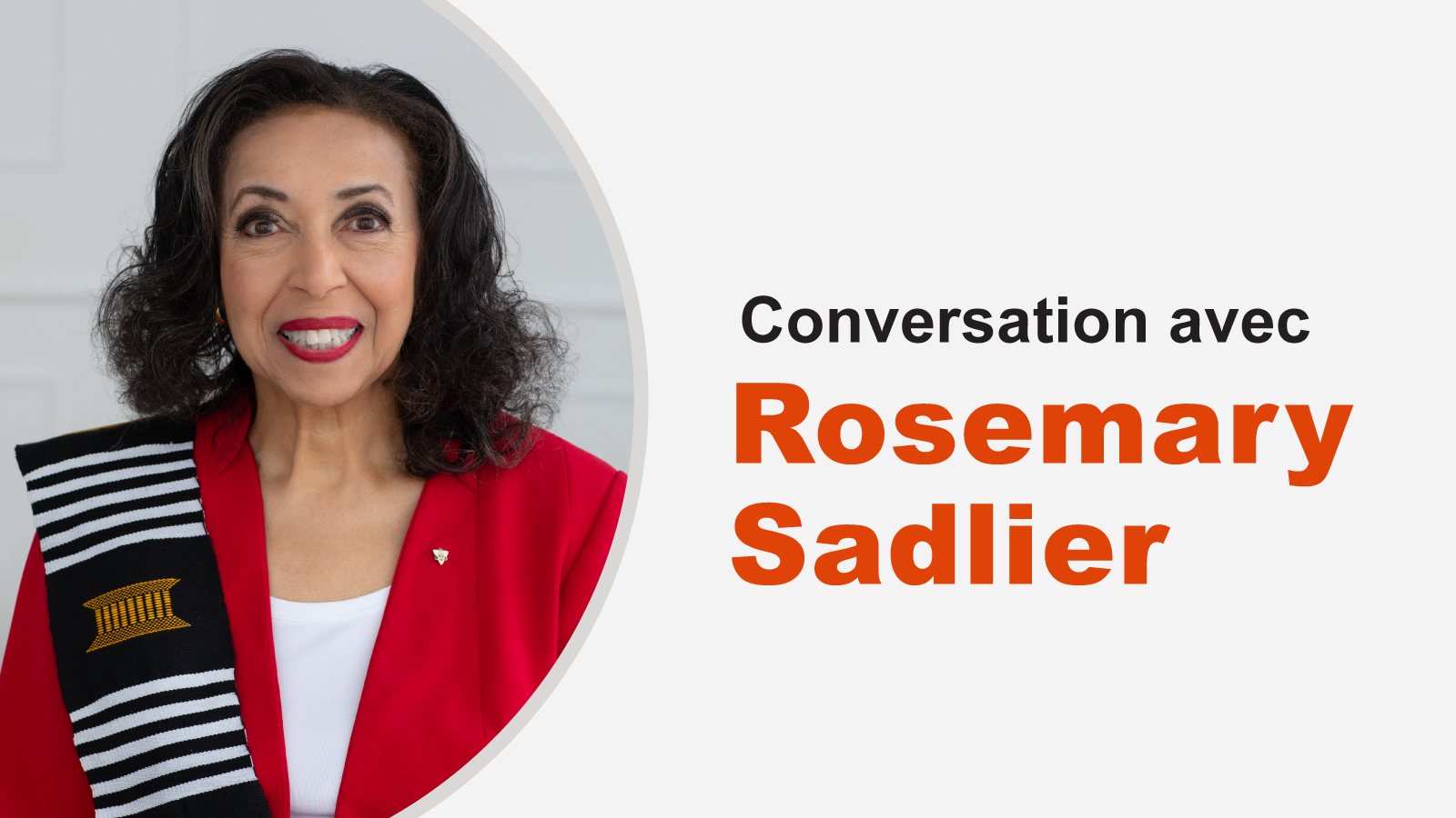 Portrait de Rosemary Sadlier. À droite, on lit : Conversation avec Rosemary Sadlier.